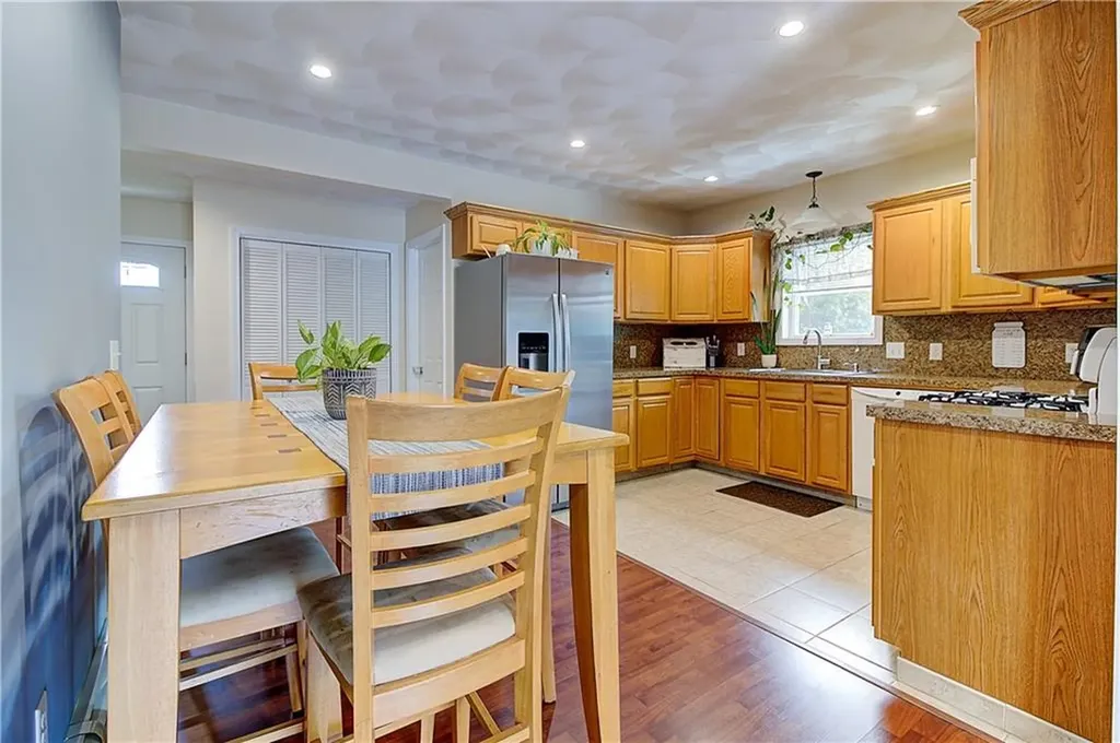 73 Fessenden Street Warwick RI 02886