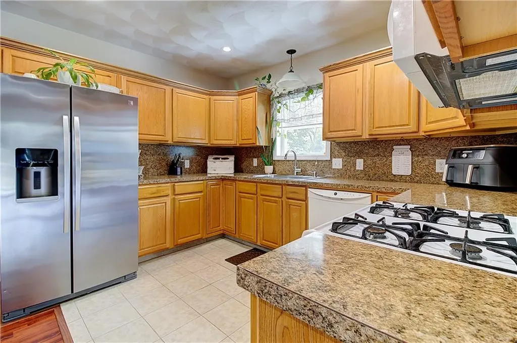 73 Fessenden Street Warwick RI 02886