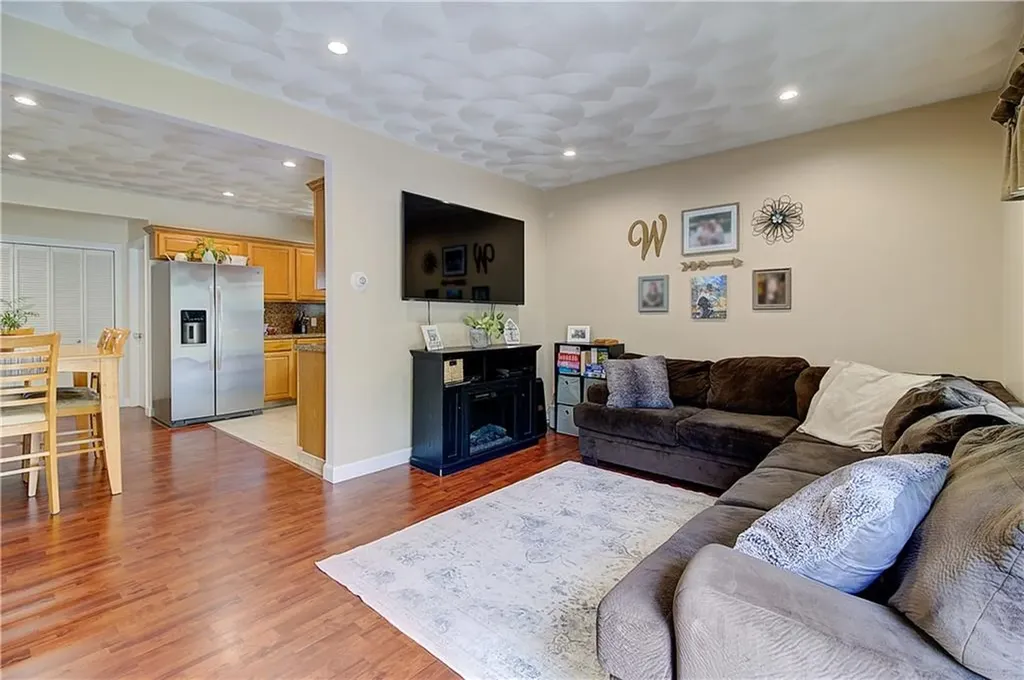 73 Fessenden Street Warwick RI 02886
