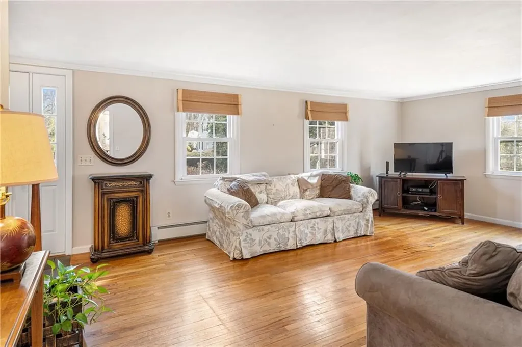 32 Tanglewood Trail Narragansett RI 02882