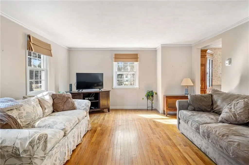 32 Tanglewood Trail Narragansett RI 02882