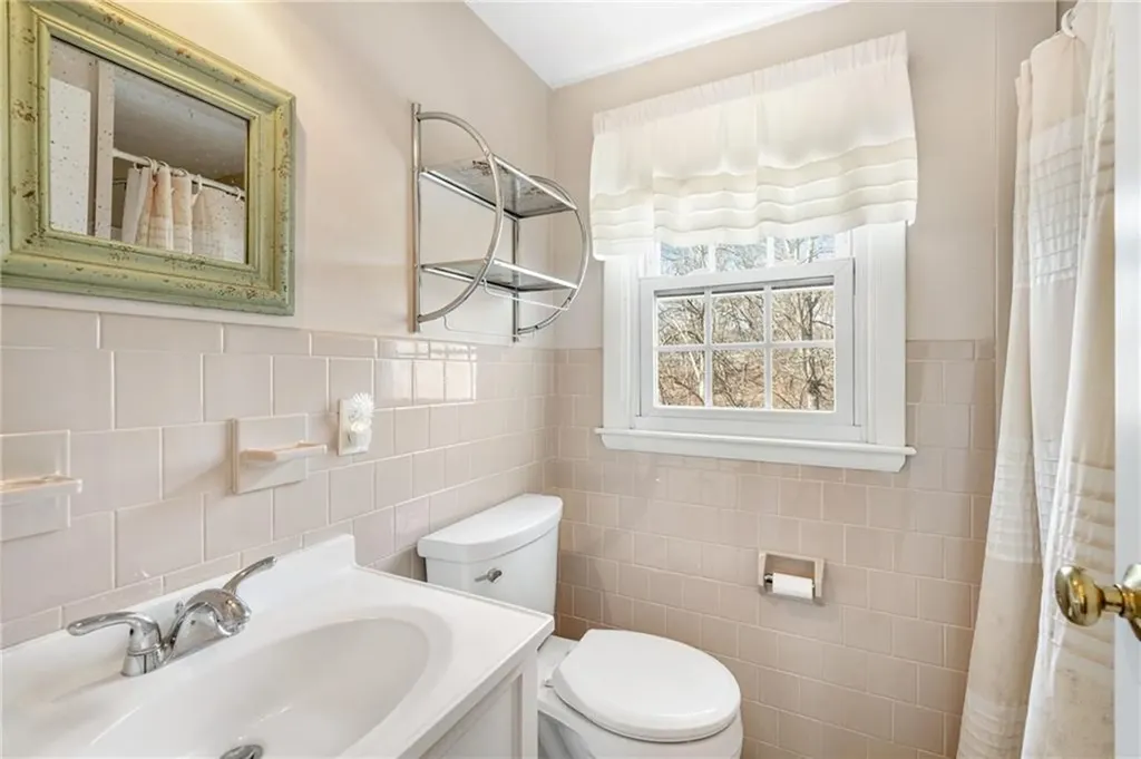 32 Tanglewood Trail Narragansett RI 02882