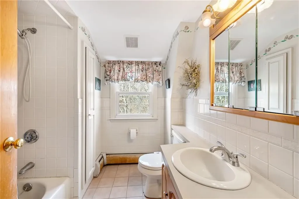 32 Tanglewood Trail Narragansett RI 02882
