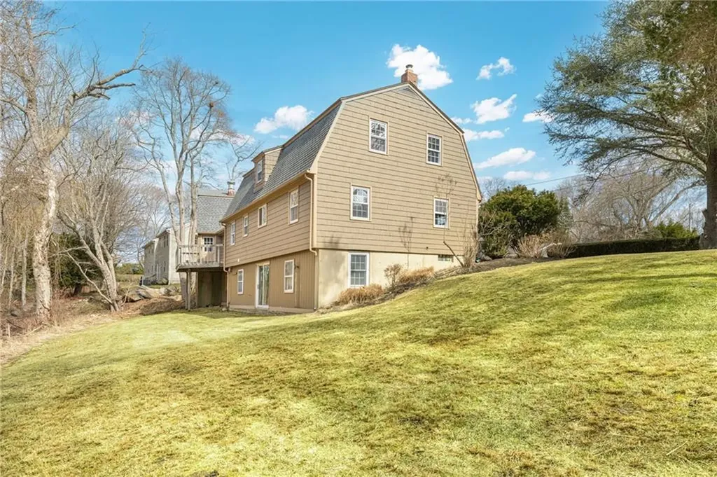 32 Tanglewood Trail Narragansett RI 02882
