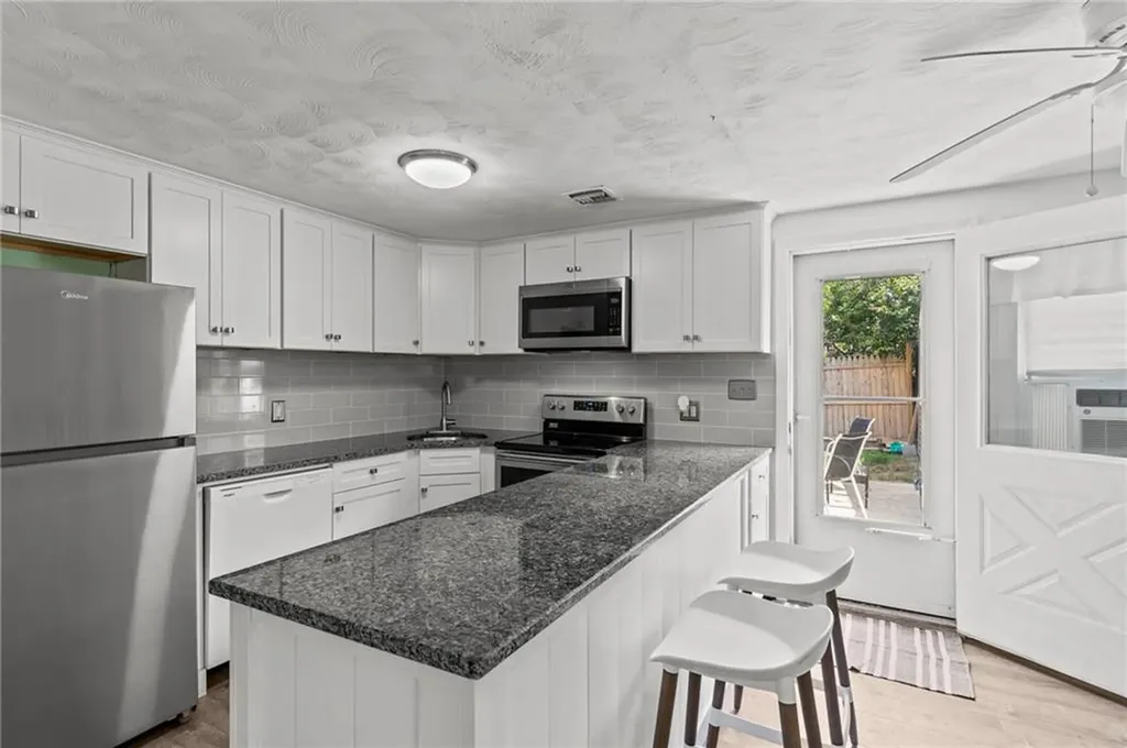 190 White Avenue Warwick RI 02889