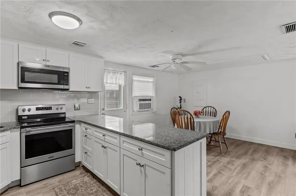 190 White Avenue Warwick RI 02889