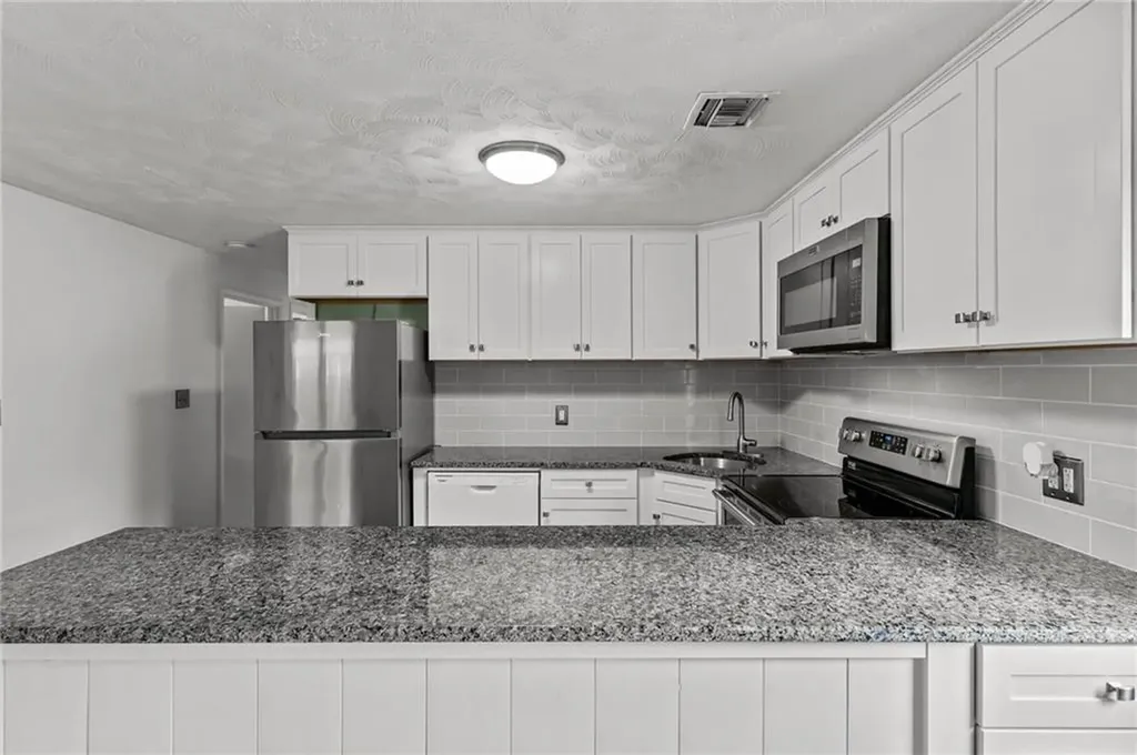 190 White Avenue Warwick RI 02889