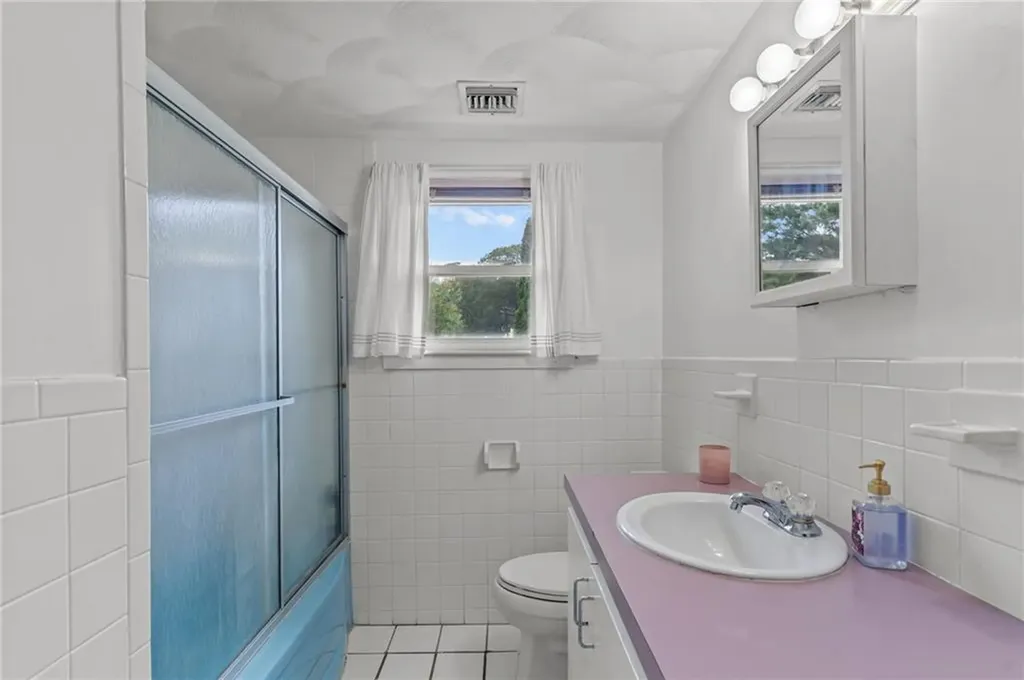 190 White Avenue Warwick RI 02889