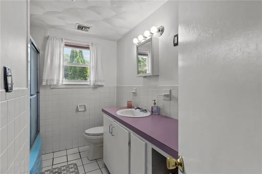 190 White Avenue Warwick RI 02889
