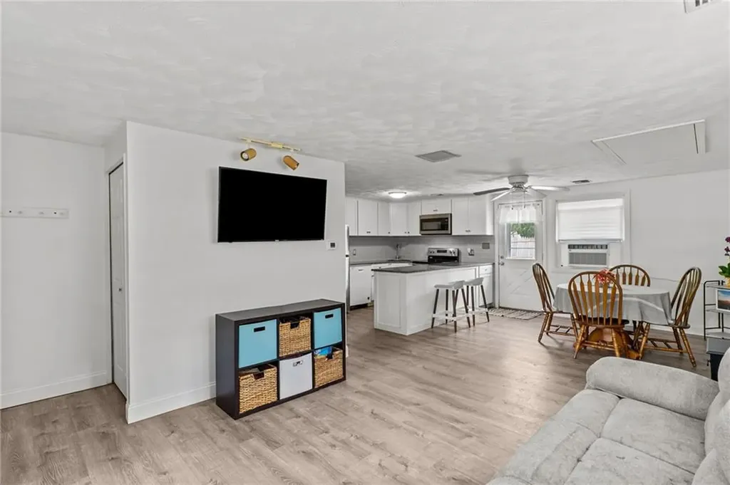 190 White Avenue Warwick RI 02889