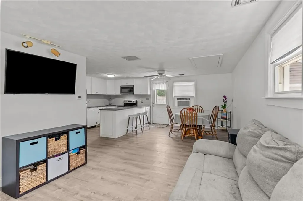 190 White Avenue Warwick RI 02889