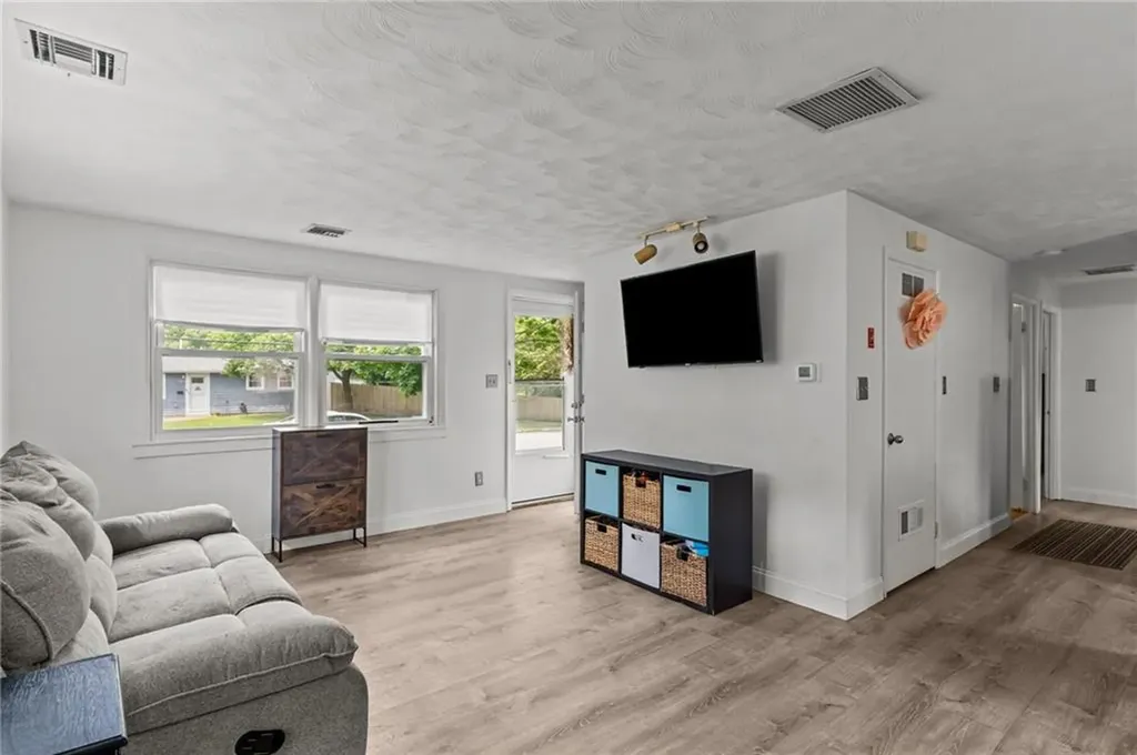190 White Avenue Warwick RI 02889
