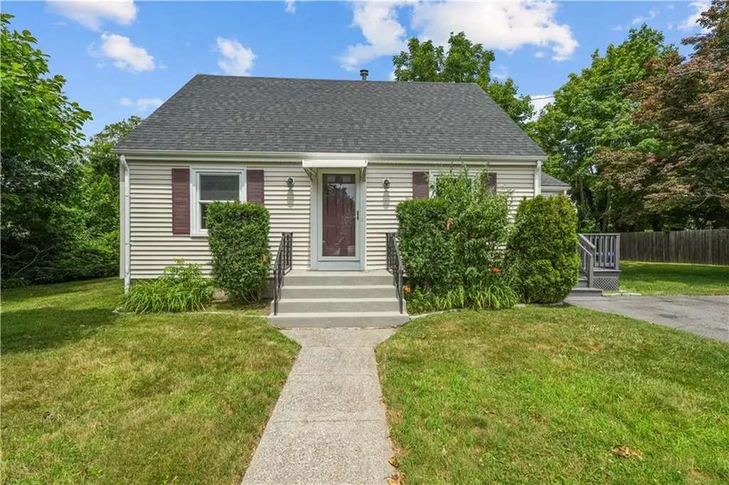 14 Gladding Street Bristol RI 02809