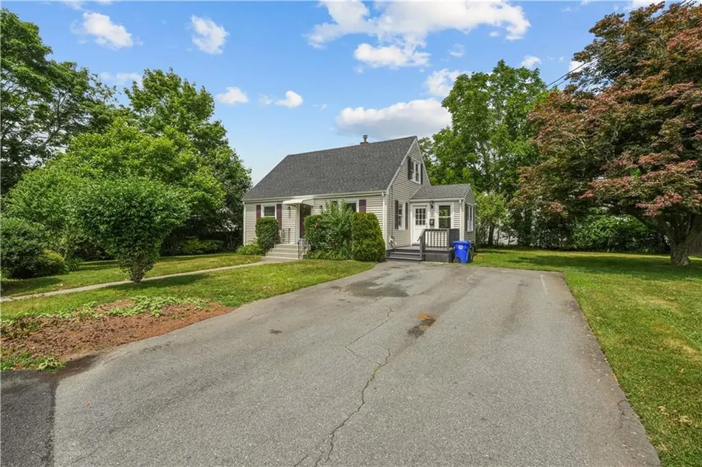 14 Gladding Street Bristol RI 02809