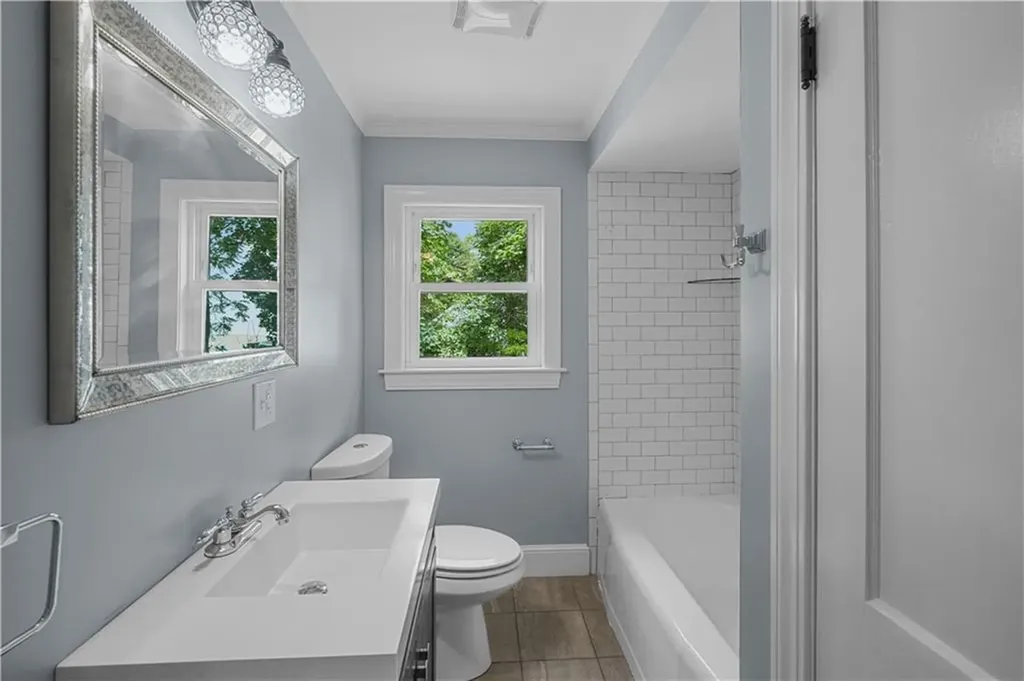 14 Gladding Street Bristol RI 02809