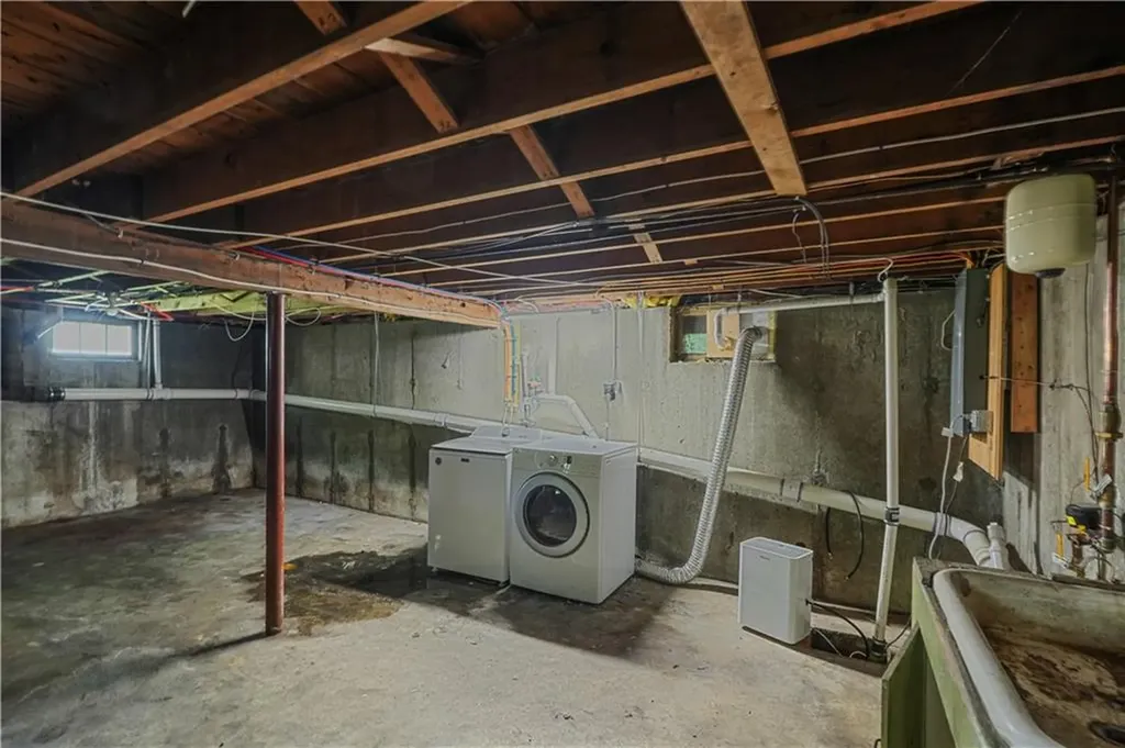 14 Gladding Street Bristol RI 02809
