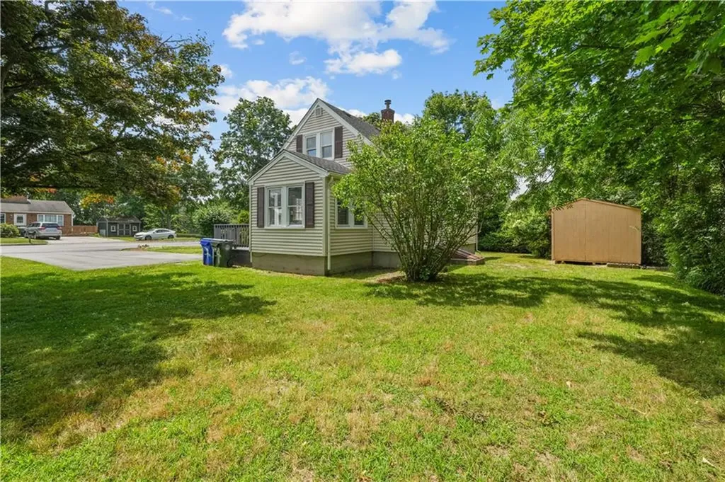 14 Gladding Street Bristol RI 02809
