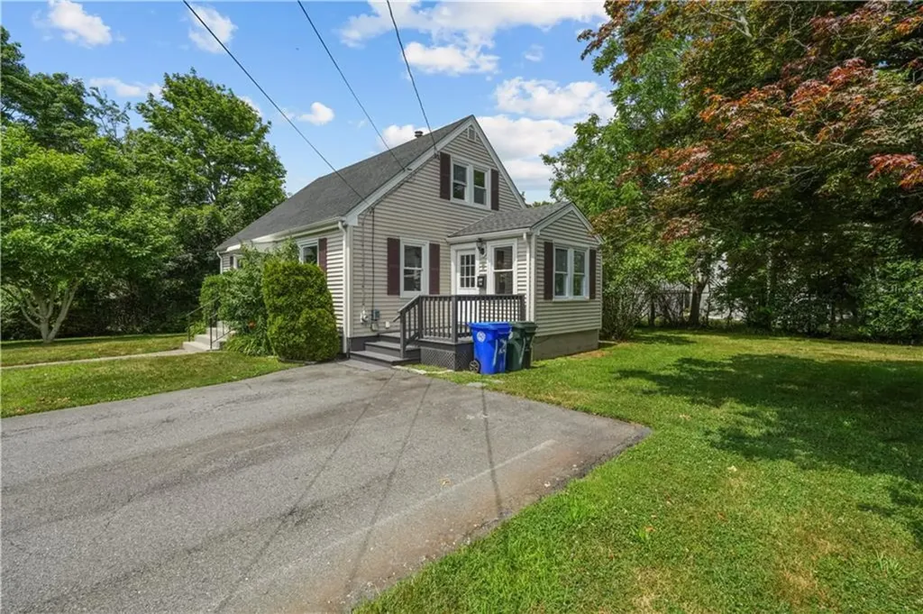 14 Gladding Street Bristol RI 02809