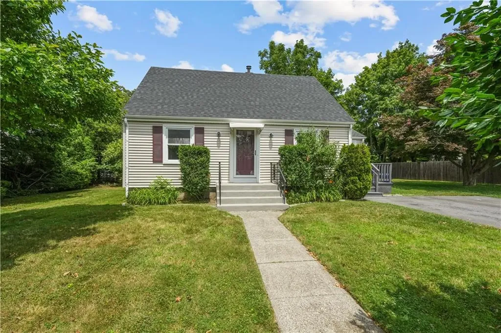 14 Gladding Street Bristol RI 02809