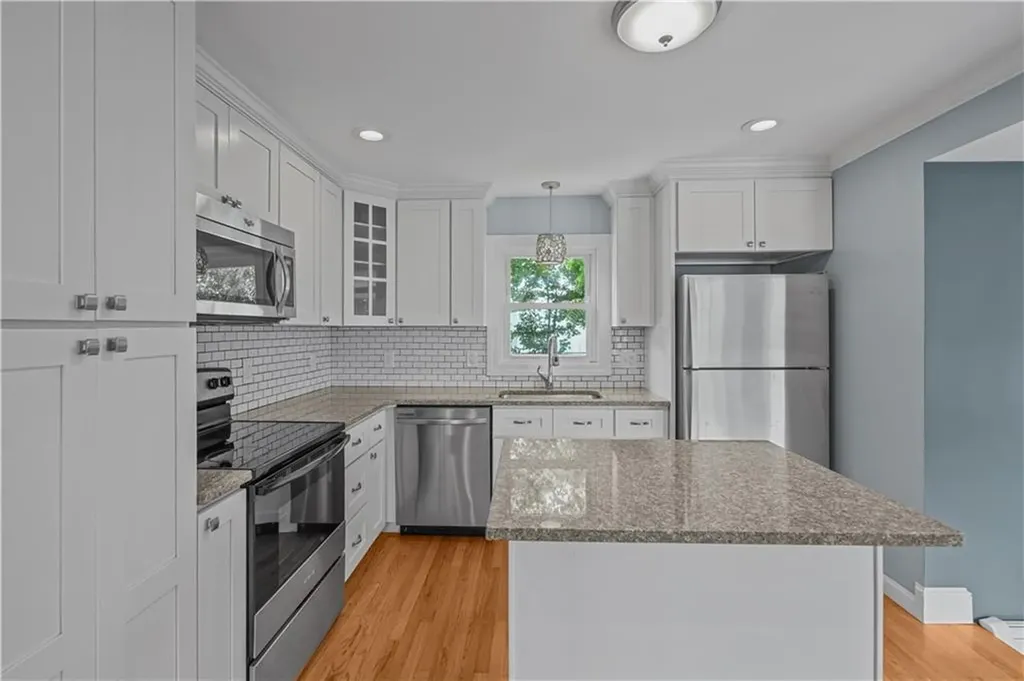 14 Gladding Street Bristol RI 02809