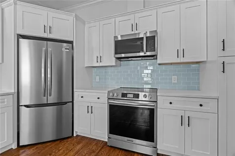 18 State Street Bristol RI 02809