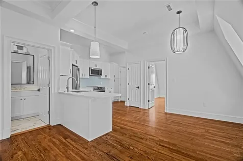 18 State Street Bristol RI 02809