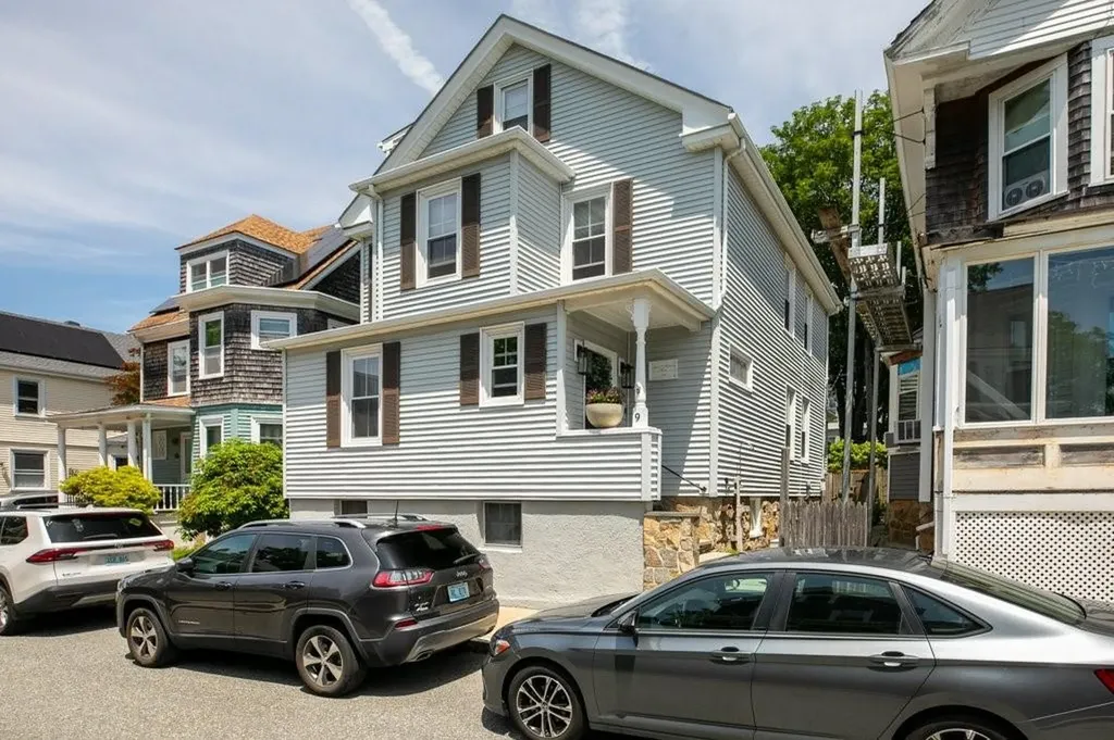 9 Dartmouth Street Newport RI 02840