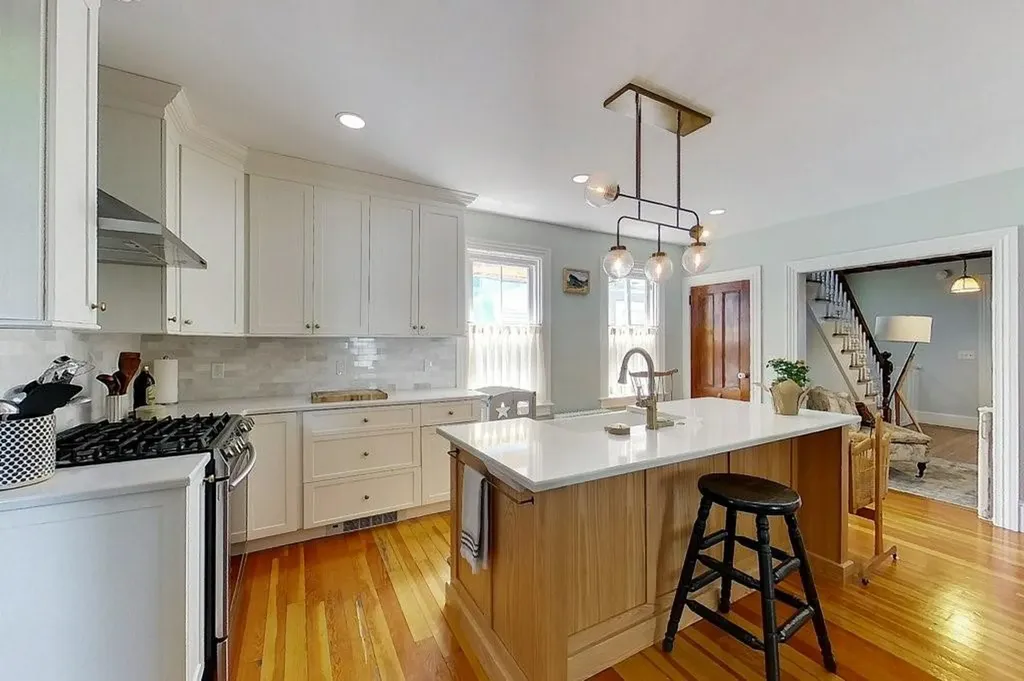 9 Dartmouth Street Newport RI 02840