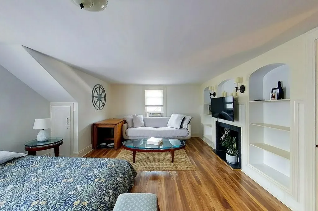 9 Dartmouth Street Newport RI 02840
