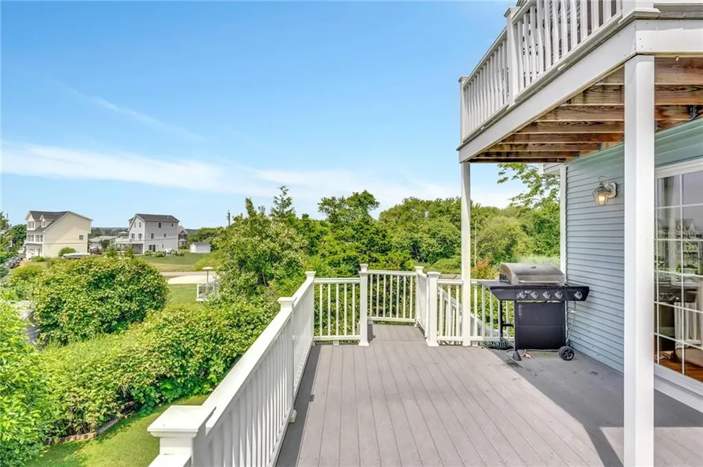 8 Green Acres Drive Narragansett RI 02882