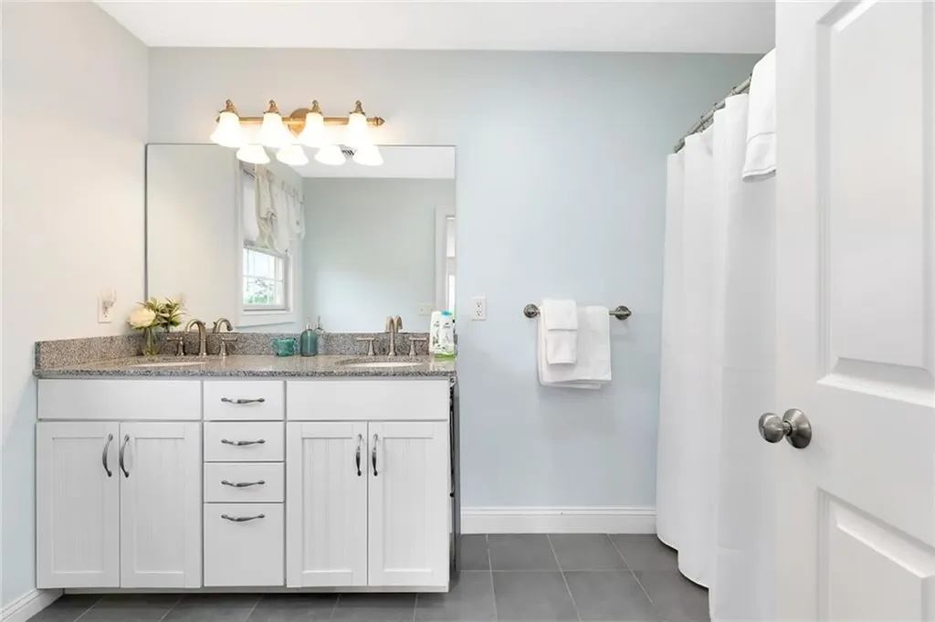 8 Green Acres Drive Narragansett RI 02882
