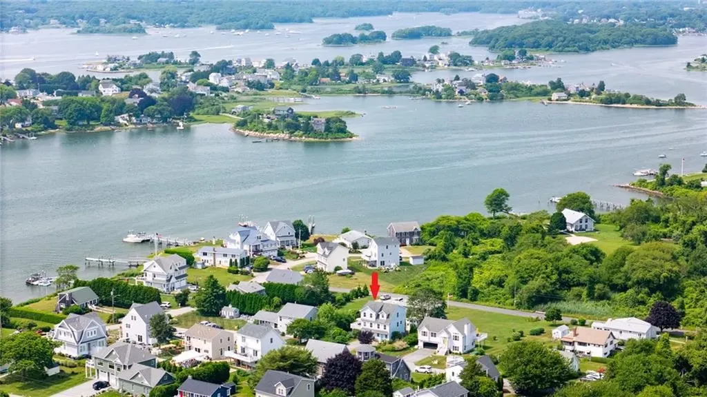 8 Green Acres Drive Narragansett RI 02882