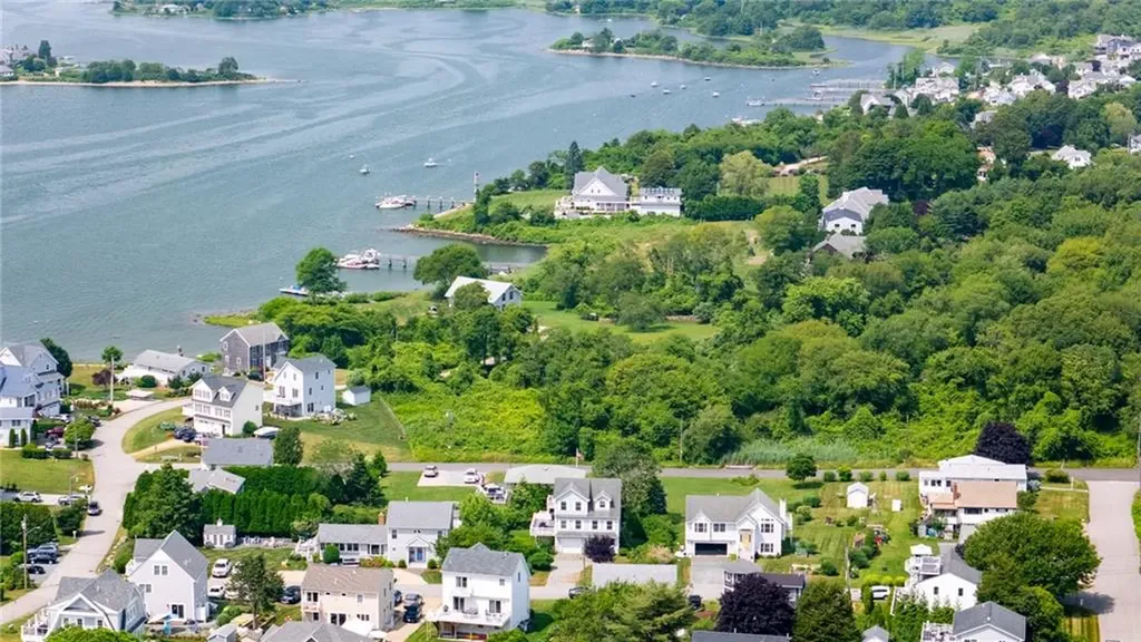 8 Green Acres Drive Narragansett RI 02882