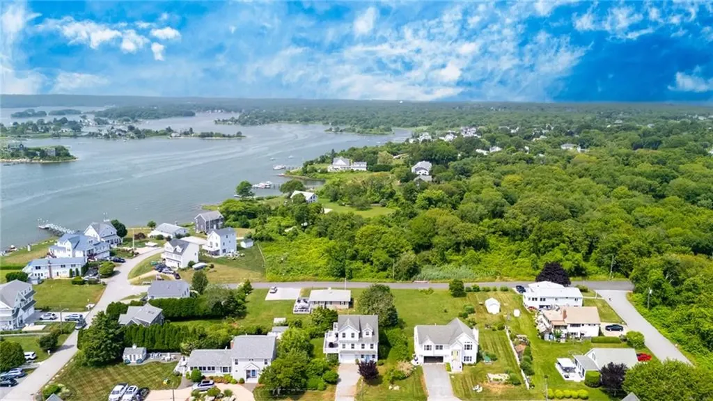 8 Green Acres Drive Narragansett RI 02882
