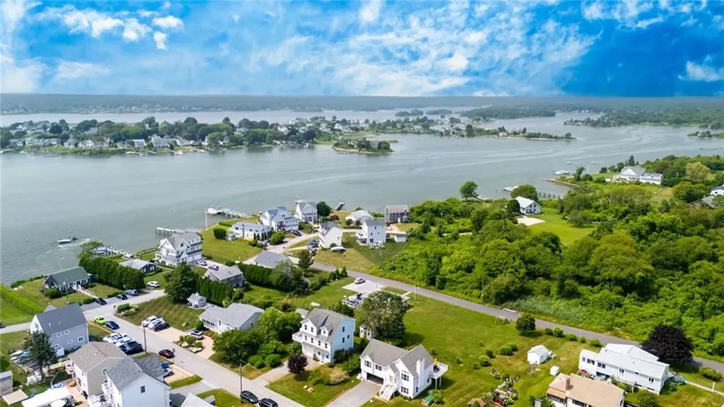 8 Green Acres Drive Narragansett RI 02882