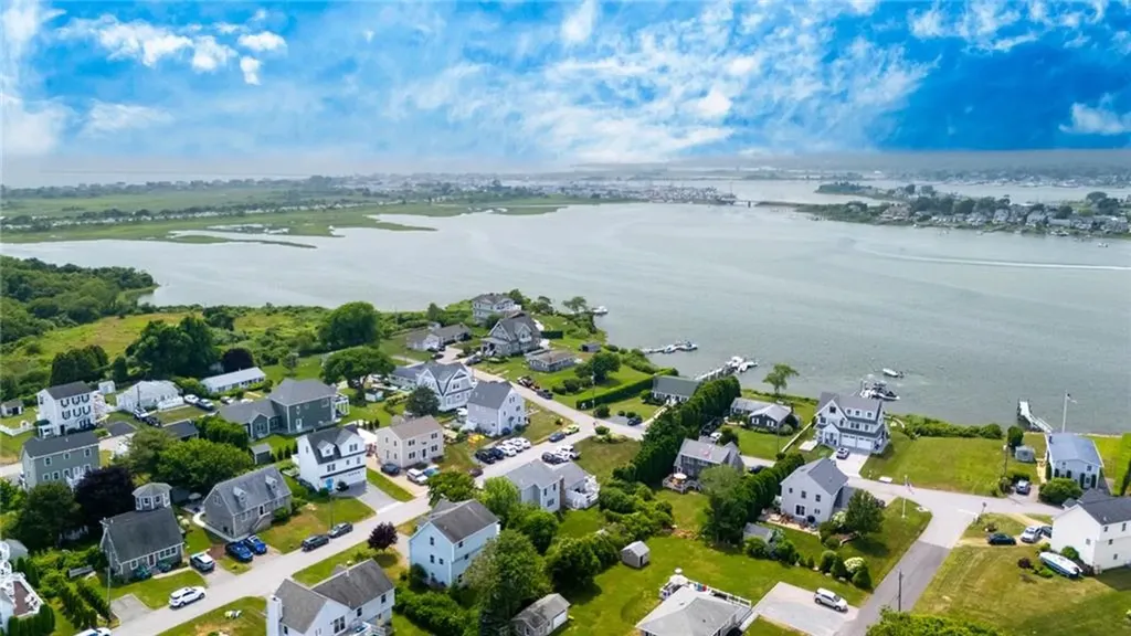 8 Green Acres Drive Narragansett RI 02882