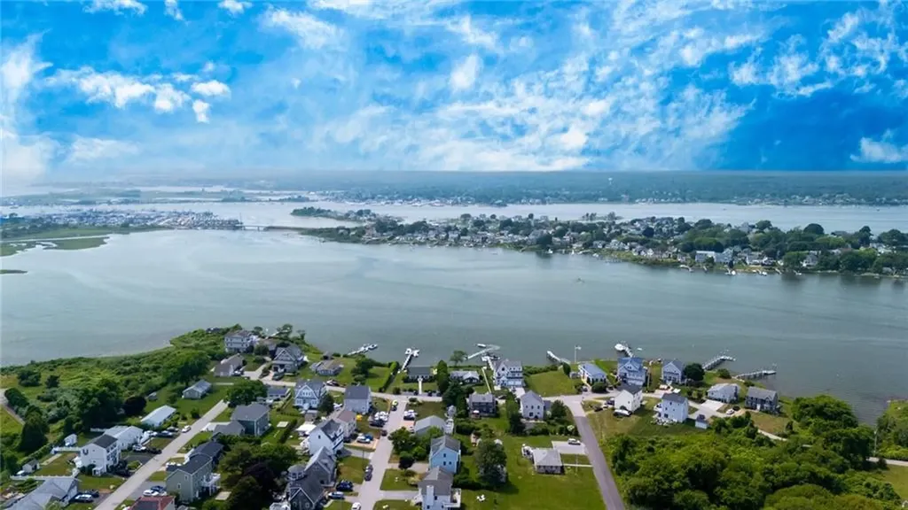 8 Green Acres Drive Narragansett RI 02882