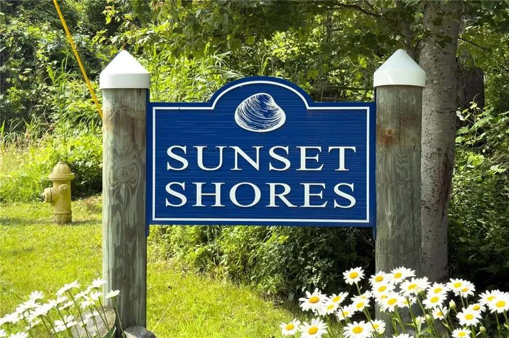 8 Green Acres Drive Narragansett RI 02882