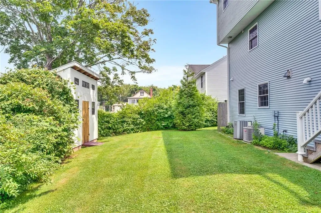 8 Green Acres Drive Narragansett RI 02882
