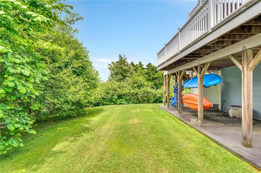 8 Green Acres Drive Narragansett RI 02882