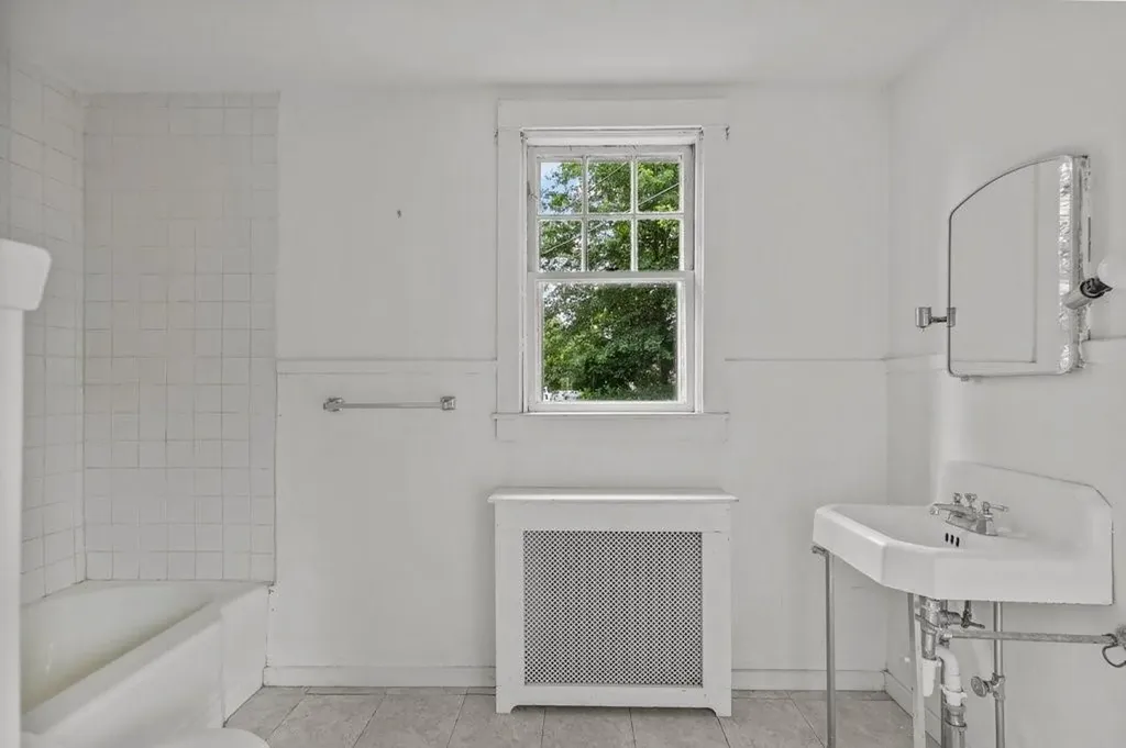 189 Butler Avenue Providence RI 02906