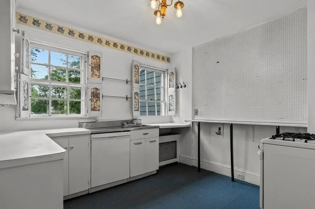 189 Butler Avenue Providence RI 02906
