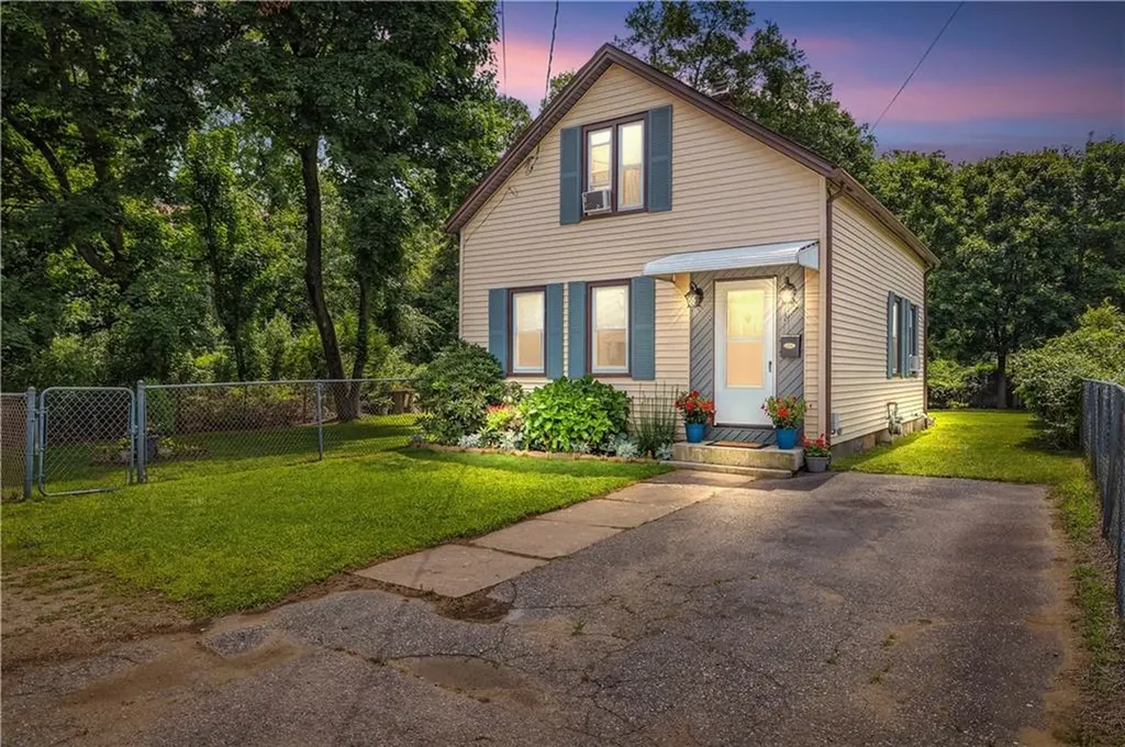 7 Cottage Street Westerly RI 02891