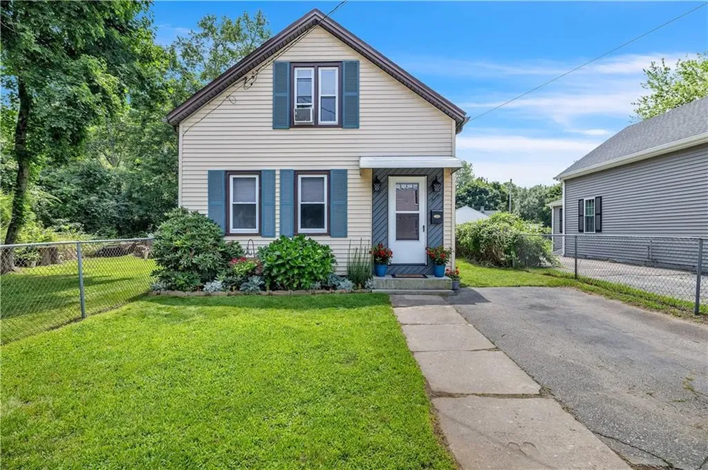 7 Cottage Street Westerly RI 02891