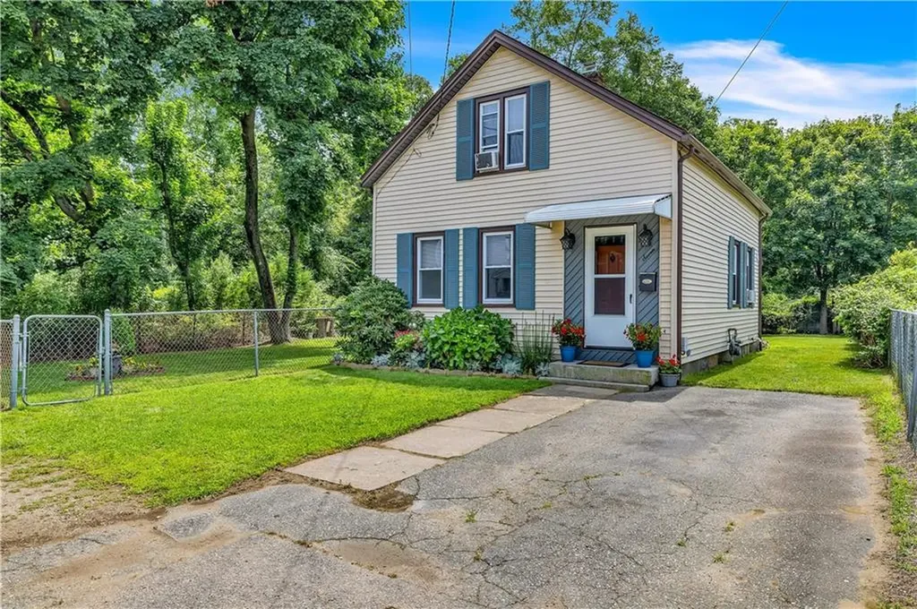 7 Cottage Street Westerly RI 02891