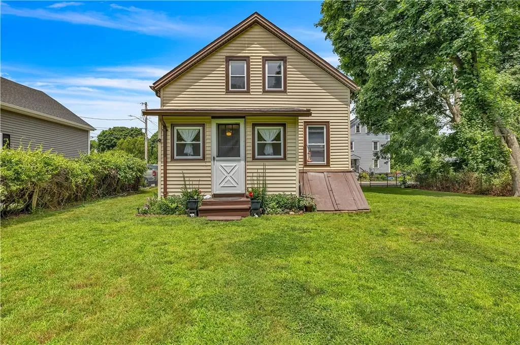 7 Cottage Street Westerly RI 02891