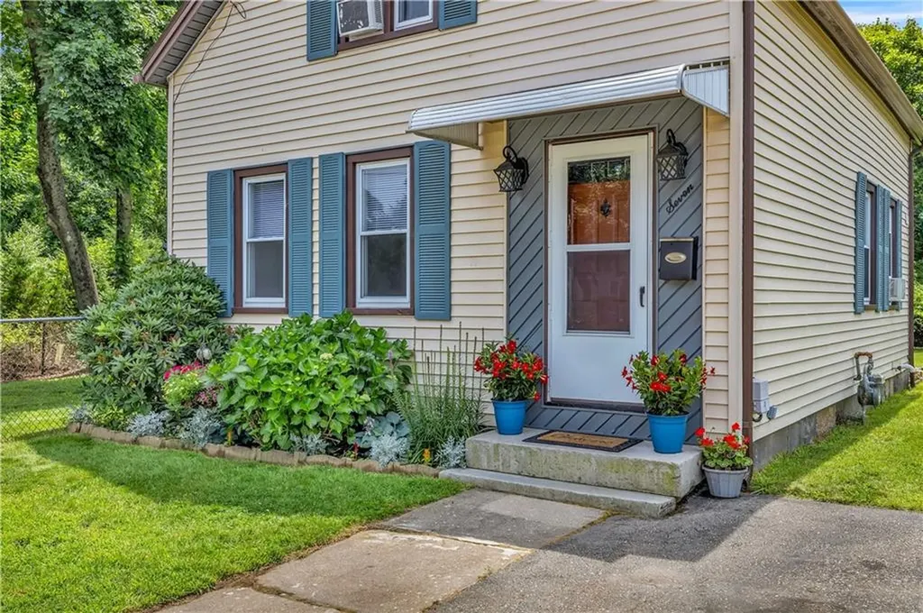 7 Cottage Street Westerly RI 02891