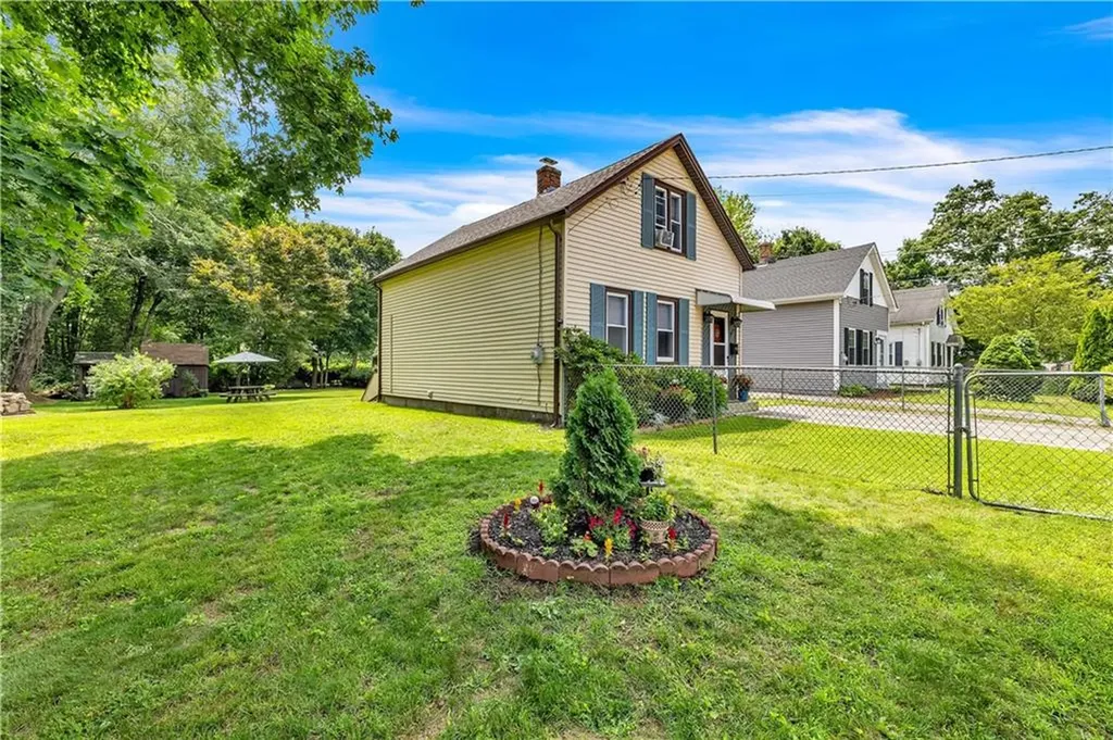 7 Cottage Street Westerly RI 02891