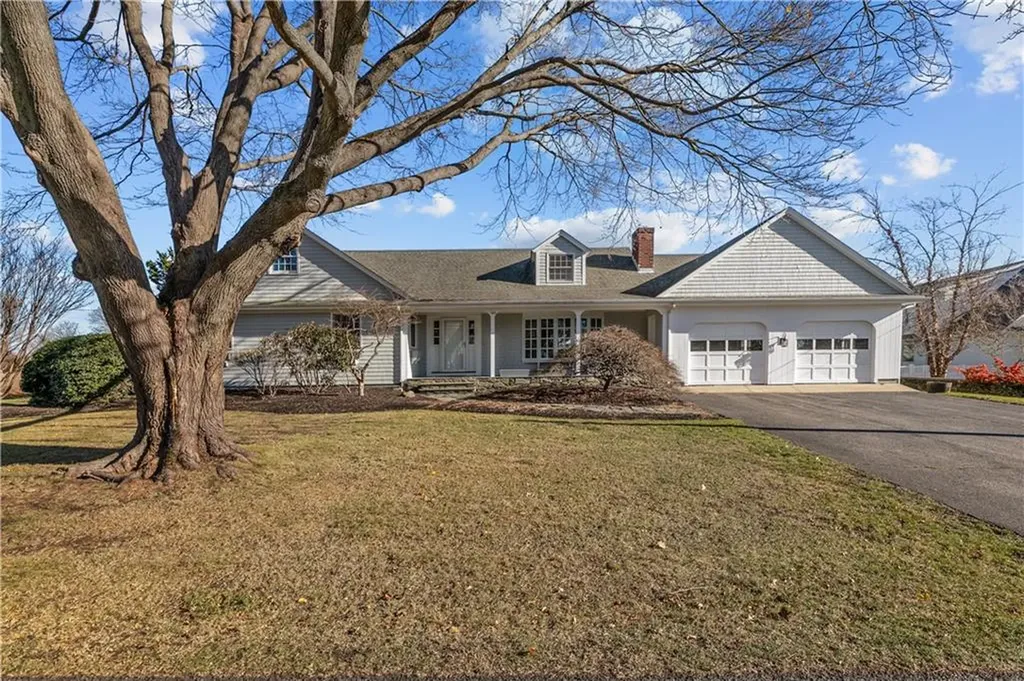 193 Honeyman Avenue Middletown RI 02842