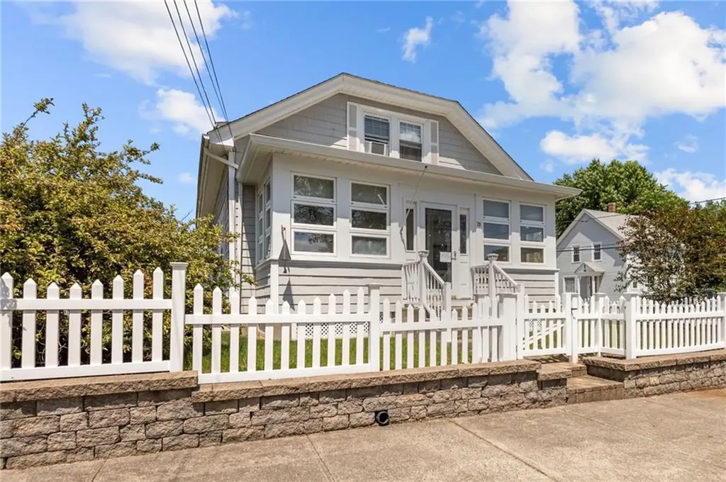 39 Owen Avenue Pawtucket RI 02860